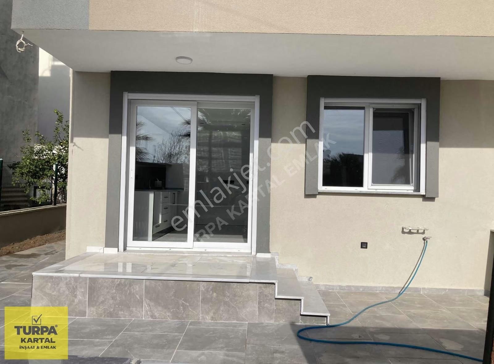 Didim Cumhuriyet Mahallesinde Giriş Katı Geniş Balkonlu 1+1