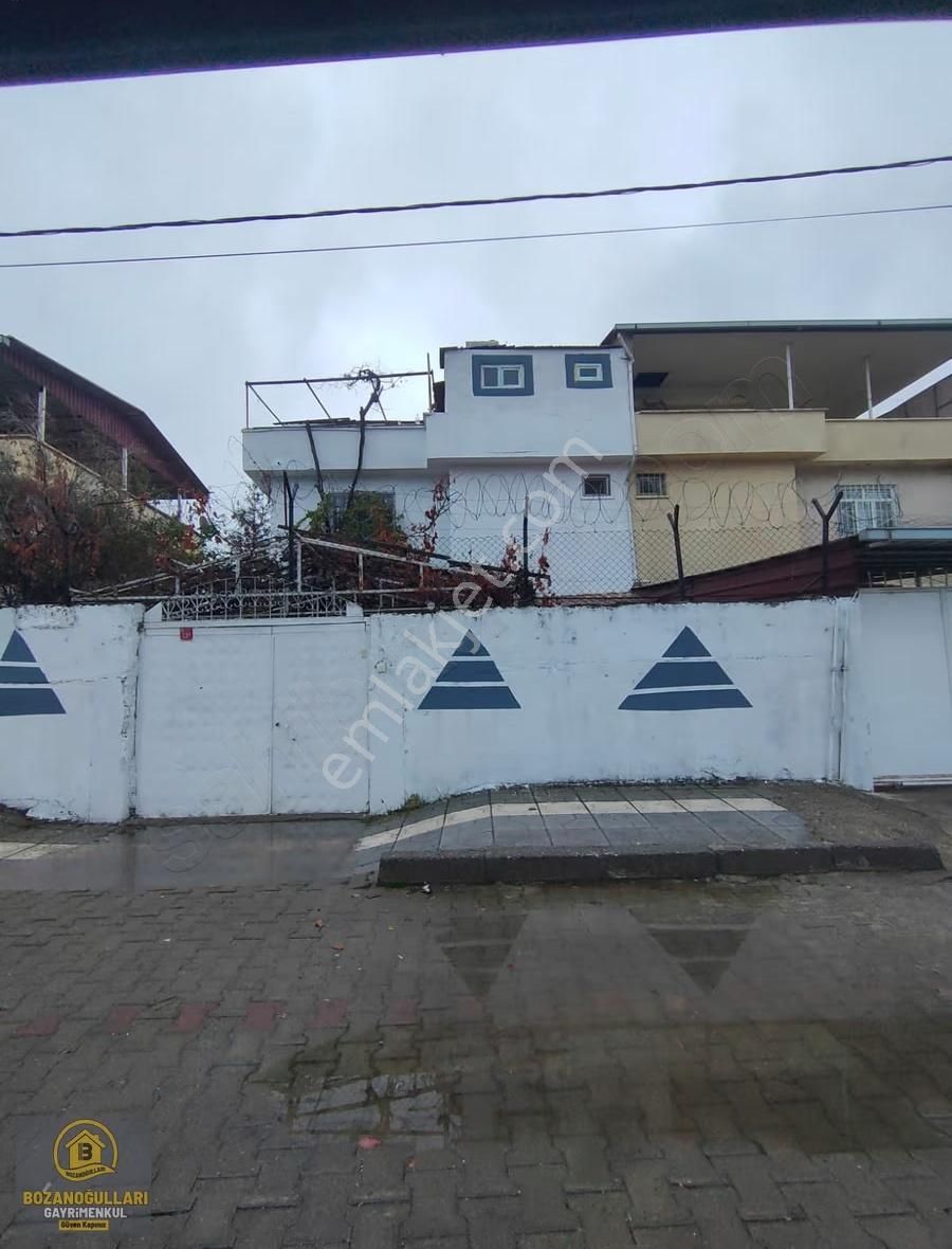 Cadde Üzeri, 500m² Arsasıyla Satılık Tripleks Villa