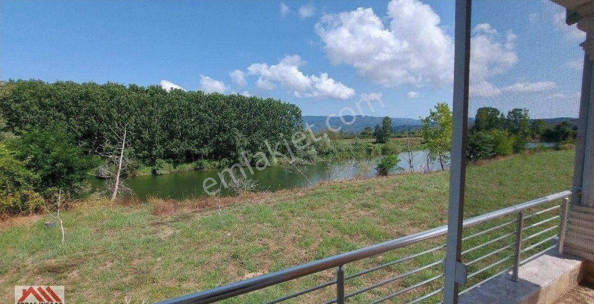 Düzce Akçakoca Melenağzı Mevki Kocaali Sınırında 14687m²arsa İçerisinde Triplex Villa Irmak Kenarı - Görsel 26