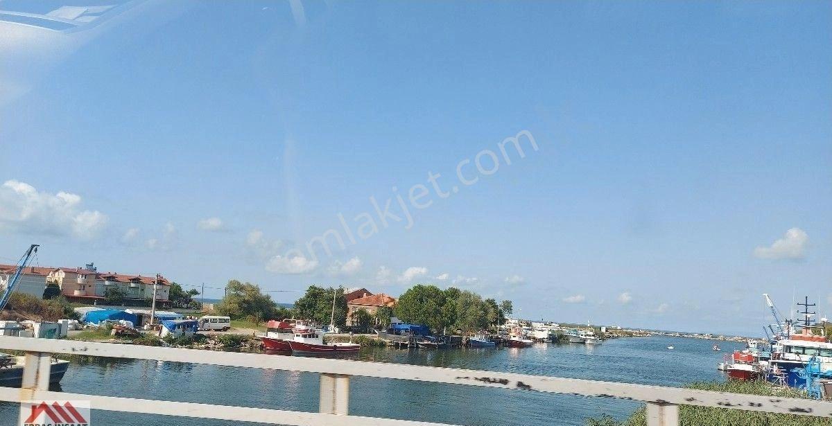 Düzce Akçakoca Melenağzı Mevki Kocaali Sınırında 14687m²arsa İçerisinde Triplex Villa Irmak Kenarı - Görsel 20