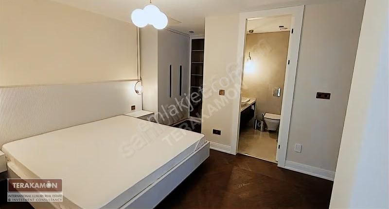 Çeşme Mamur Baba Deniz Manzaralı Havuzlu Müstakil Lüks Villa