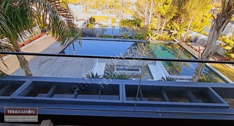 Çeşme Mamur Baba Deniz Manzaralı Havuzlu Müstakil Lüks Villa - Görsel 11