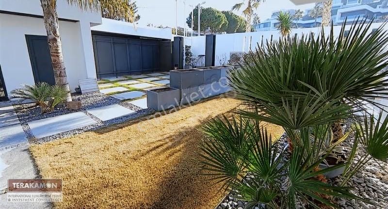 Çeşme Mamur Baba Deniz Manzaralı Havuzlu Müstakil Lüks Villa - Görsel 5