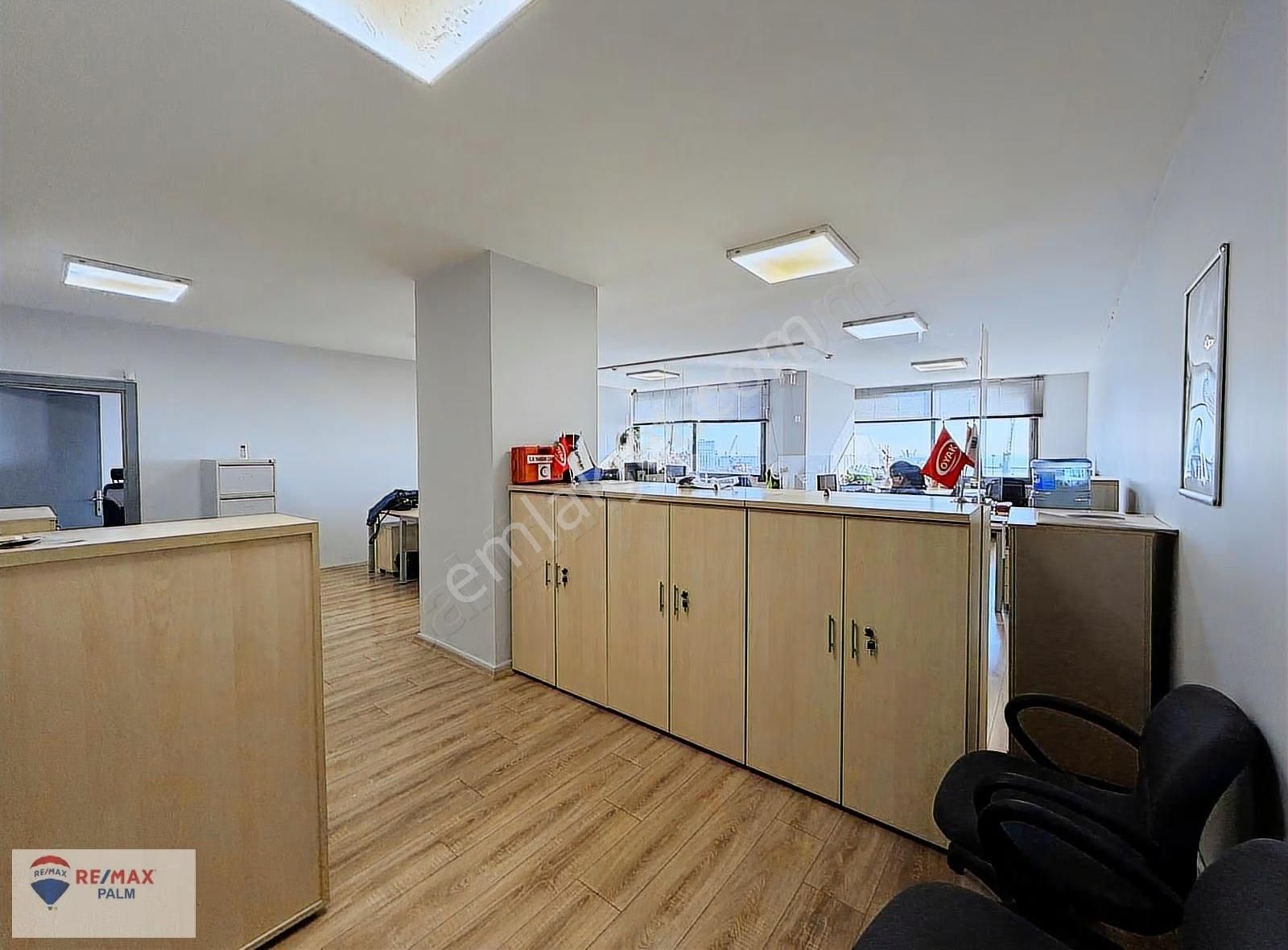 Remax Palm'den Klas Plaza'da Liman Manzaralı Prestijli Ofis - Görsel 18