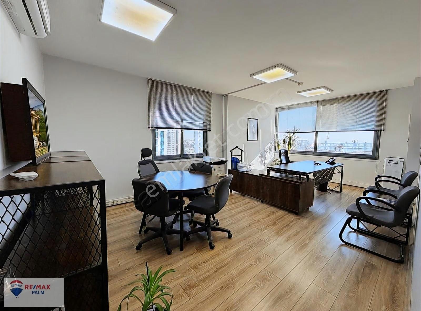 Remax Palm'den Klas Plaza'da Liman Manzaralı Prestijli Ofis - Görsel 9