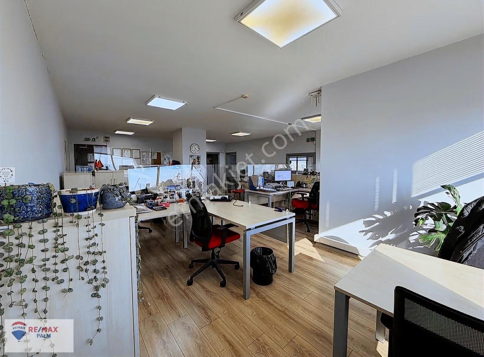 Remax Palm'den Klas Plaza'da Liman Manzaralı Prestijli Ofis - Görsel 10