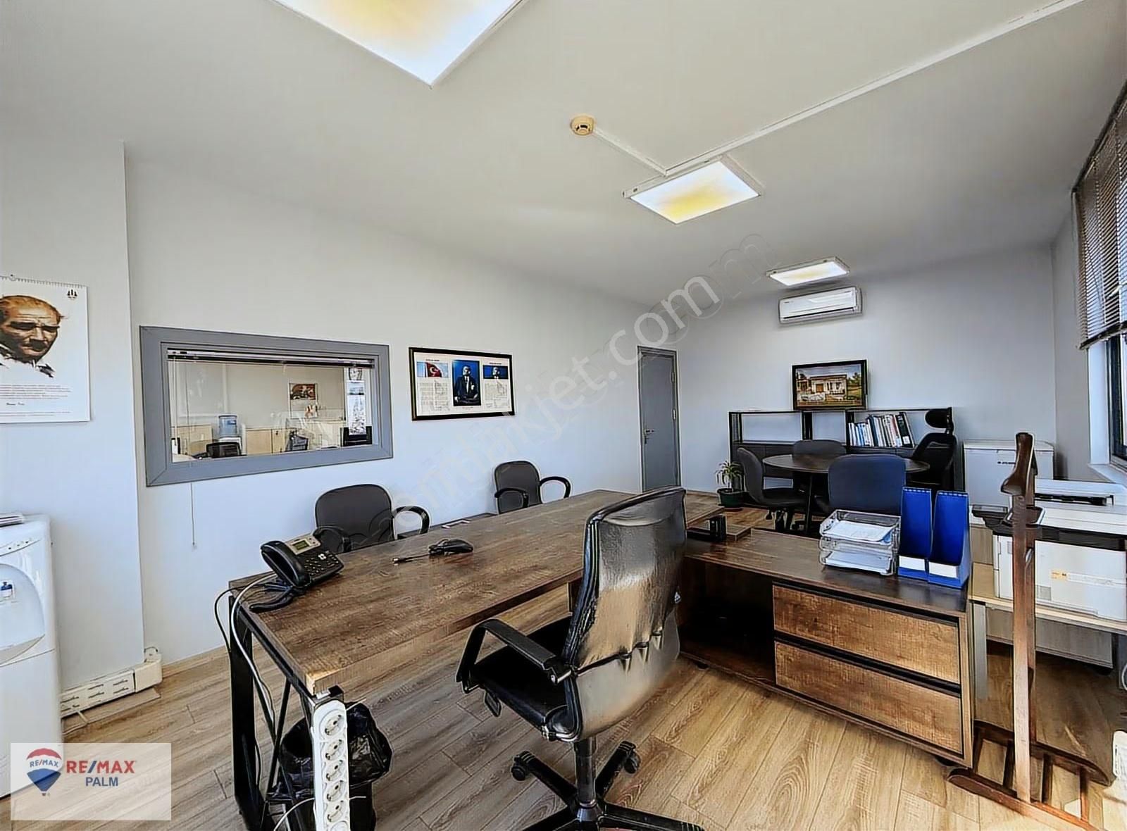 Remax Palm'den Klas Plaza'da Liman Manzaralı Prestijli Ofis - Görsel 14