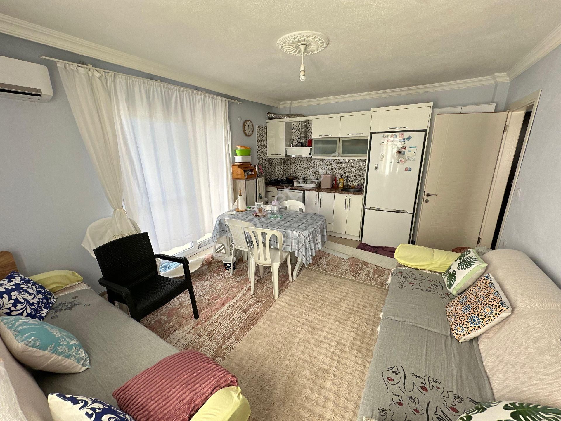 Ürkmez Merkez De Satılık 2+1 Daire Denize 350 M - Görsel 2