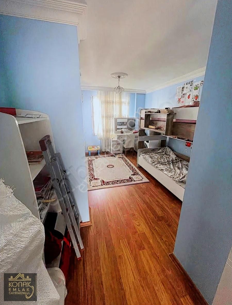 Bahçeşehir İkinci Kısımda Satılık