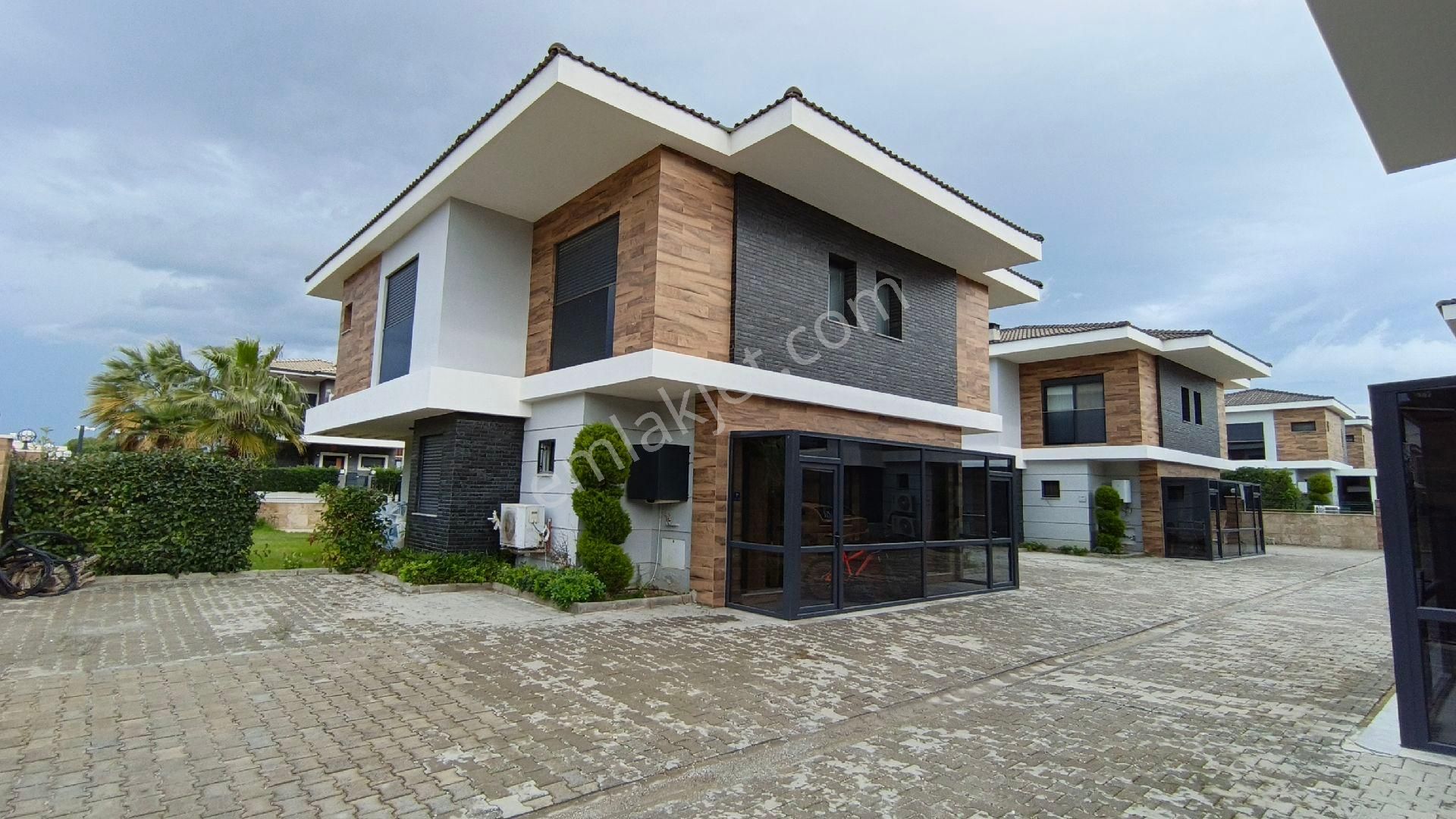 Denize Yürüme Mesafesinde | Havuzlu Sitede | Köşe Konum | Büyük Bahçeli 3+1 - Görsel 4