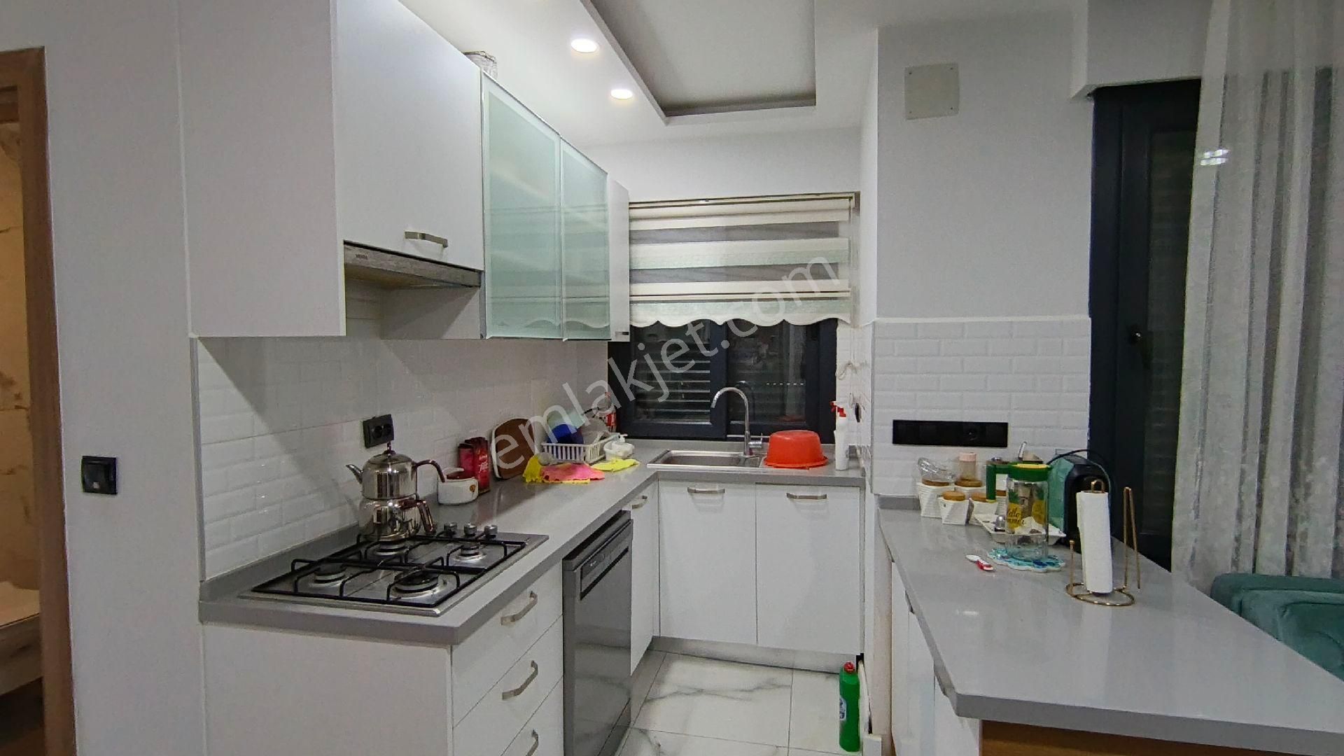 Denize Yürüme Mesafesinde | Havuzlu Sitede | Köşe Konum | Büyük Bahçeli 3+1 - Görsel 11