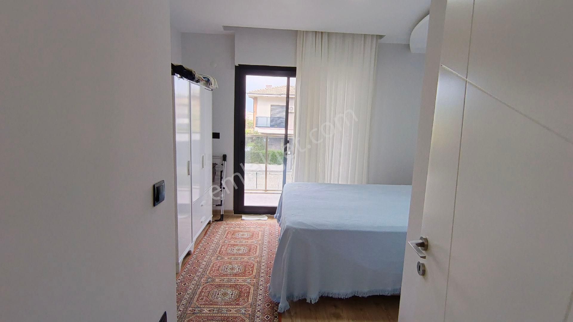 Denize Yürüme Mesafesinde | Havuzlu Sitede | Köşe Konum | Büyük Bahçeli 3+1 - Görsel 25