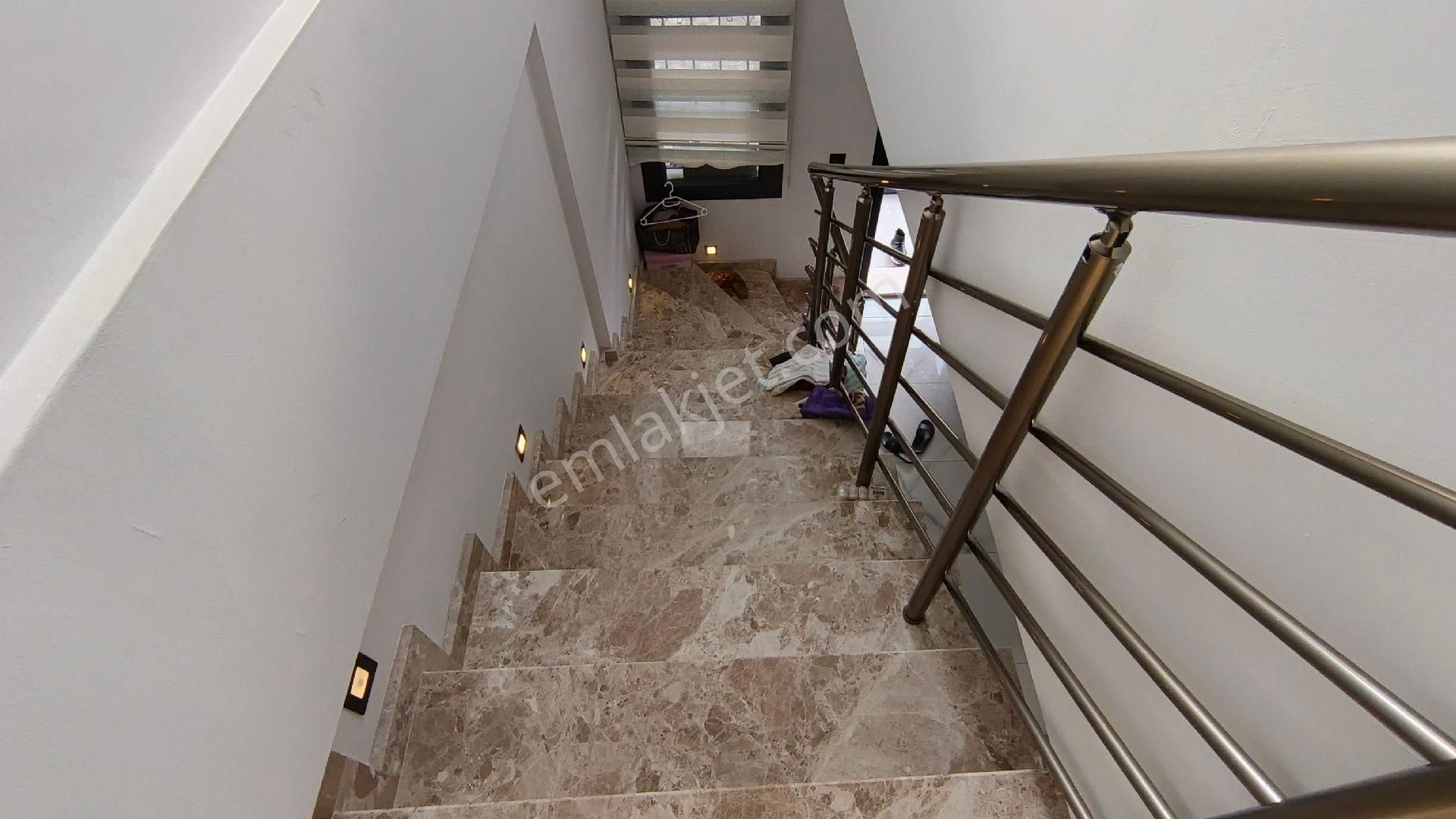 Denize Yürüme Mesafesinde | Havuzlu Sitede | Köşe Konum | Büyük Bahçeli 3+1 - Görsel 15