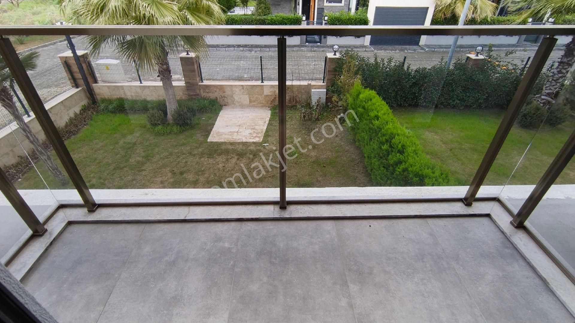 Denize Yürüme Mesafesinde | Havuzlu Sitede | Köşe Konum | Büyük Bahçeli 3+1 - Görsel 28