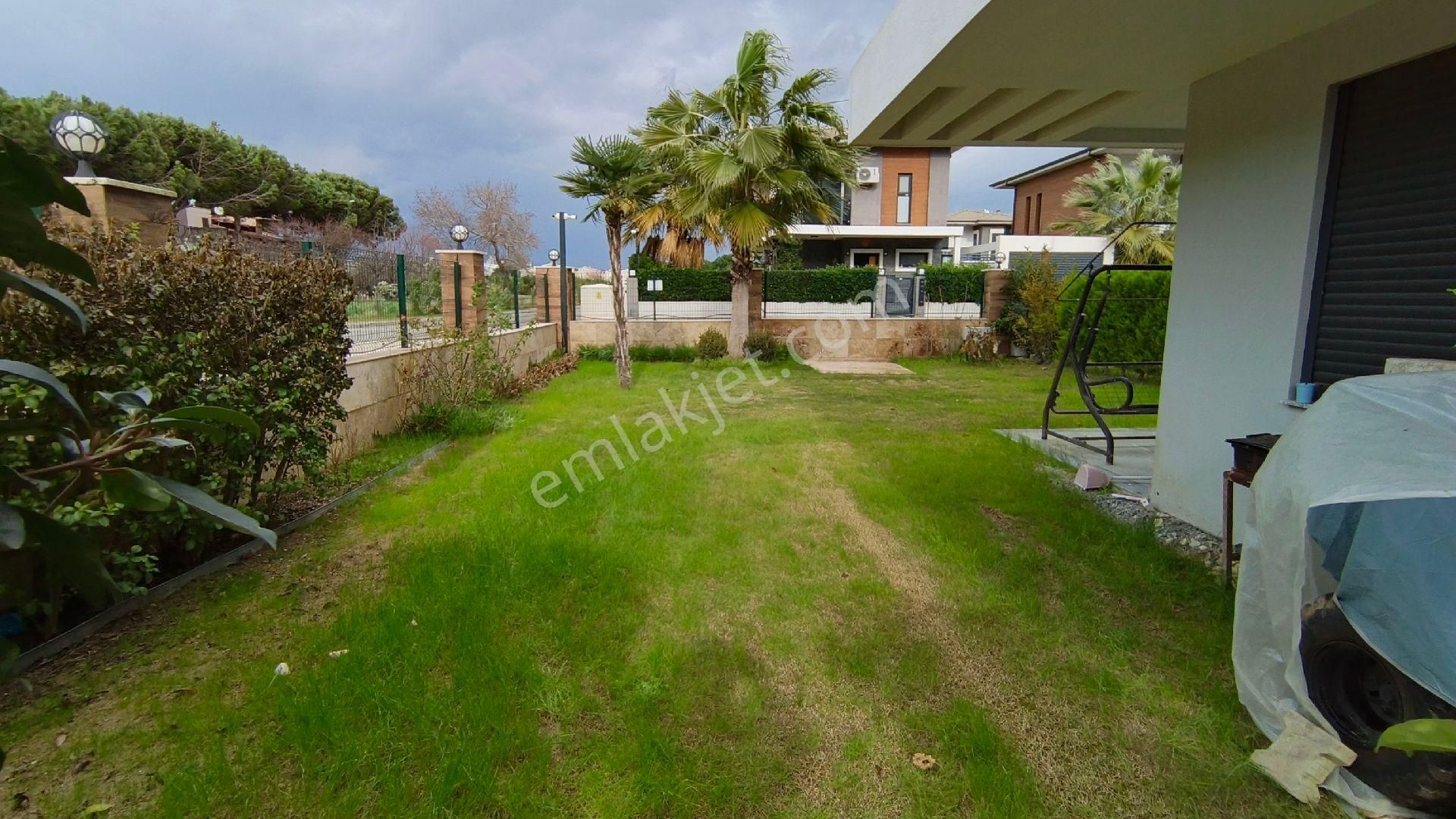 Denize Yürüme Mesafesinde | Havuzlu Sitede | Köşe Konum | Büyük Bahçeli 3+1 - Görsel 3