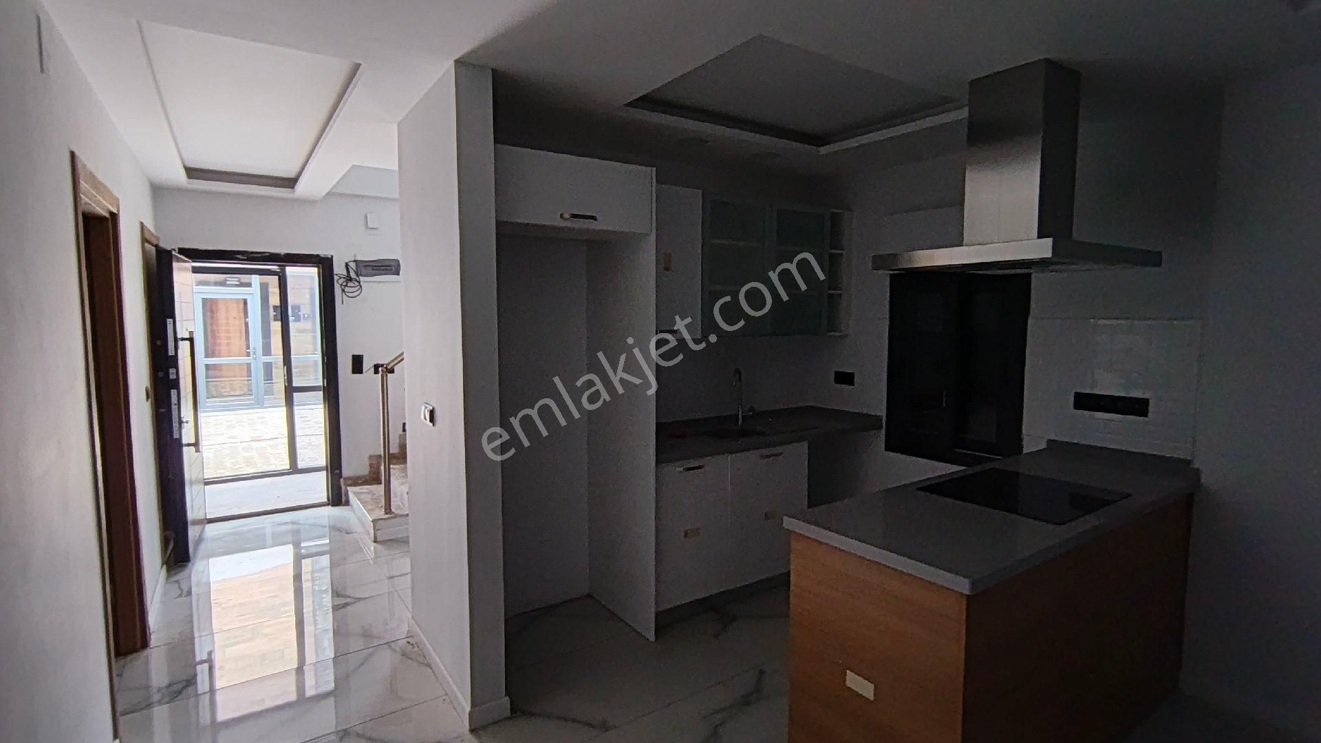 Denize Yürüme Mesafesinde | Tek Müstakil | Havuzlu Sitede | Yeni Yapı Villa - Görsel 14