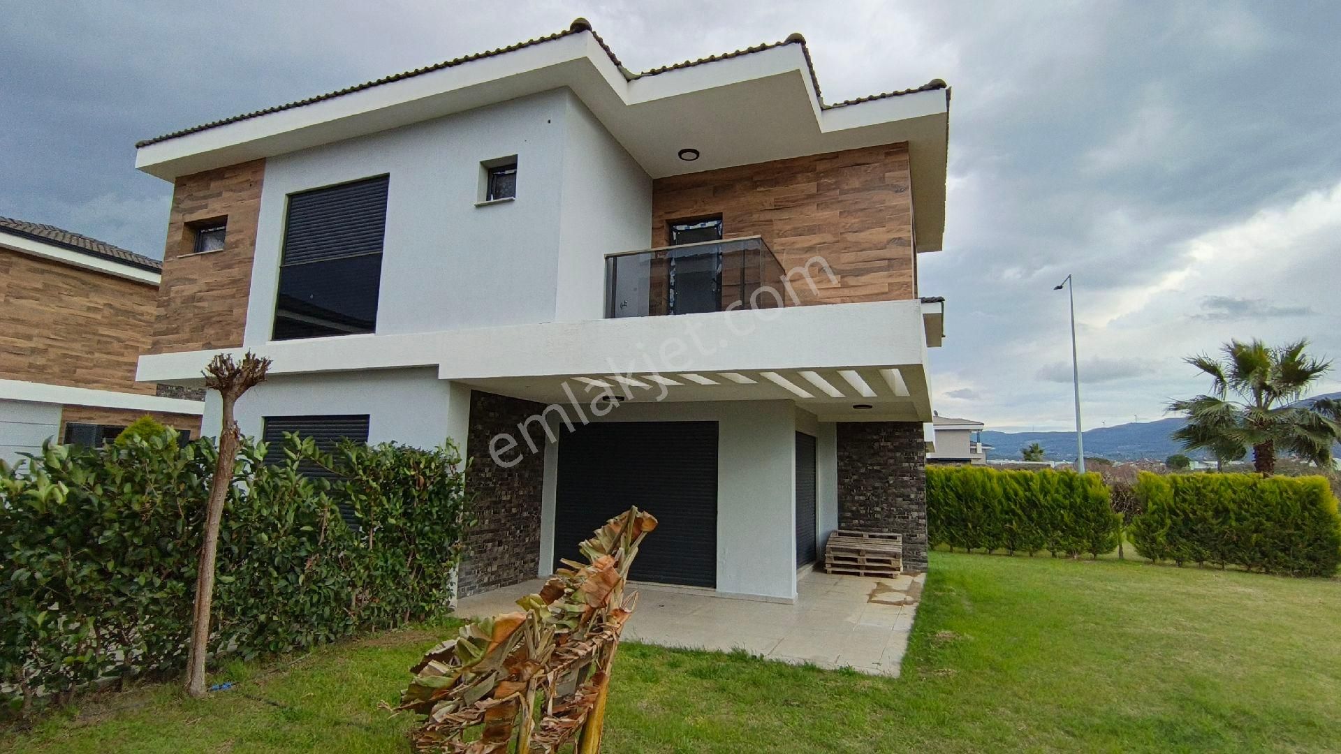 Denize Yürüme Mesafesinde | Tek Müstakil | Havuzlu Sitede | Yeni Yapı Villa - Görsel 9