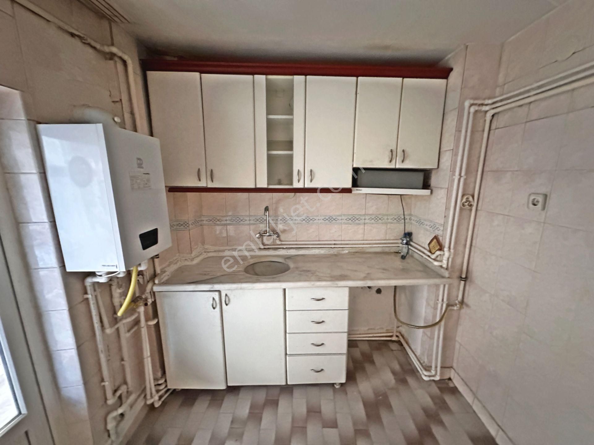 Tıp Fakültesi Cadde Yakını Balkonlu Uygun Fiyatlı 3+1 Kiralık - Görsel 14