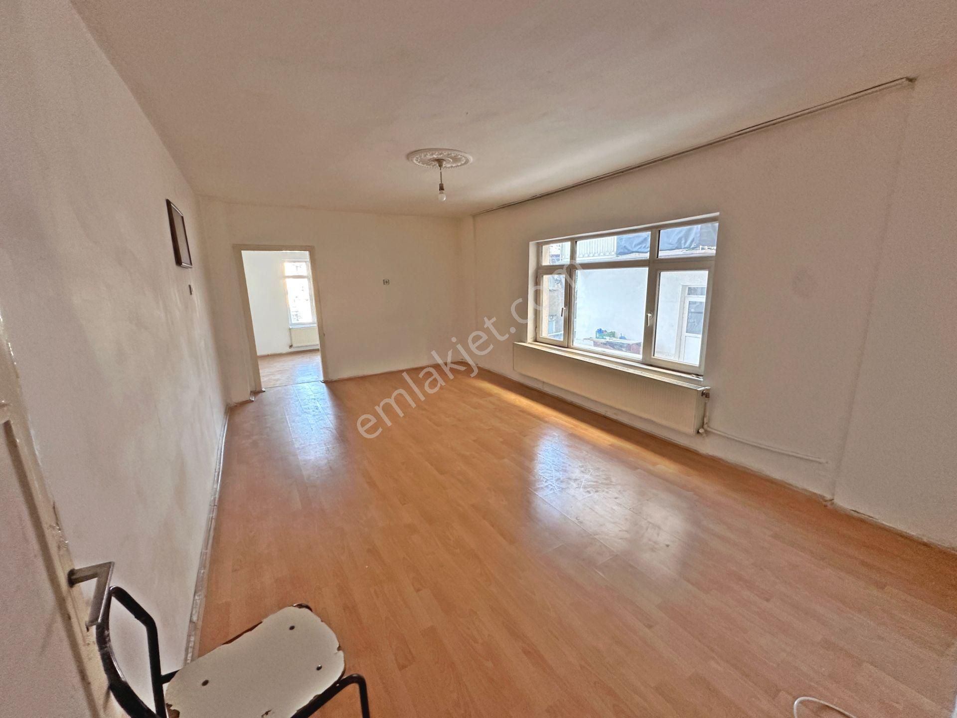 Tıp Fakültesi Cadde Yakını Balkonlu Uygun Fiyatlı 3+1 Kiralık