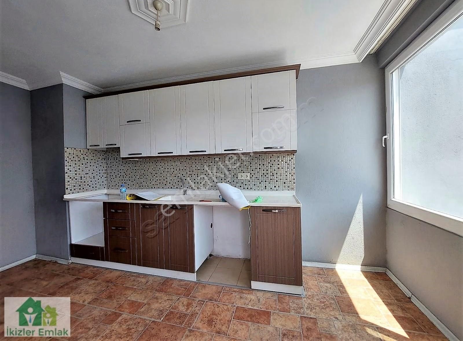 Seferihisar Ürkmez Merkez'de Satılık 2+1 Daire Ayrı Mutfak - Görsel 11