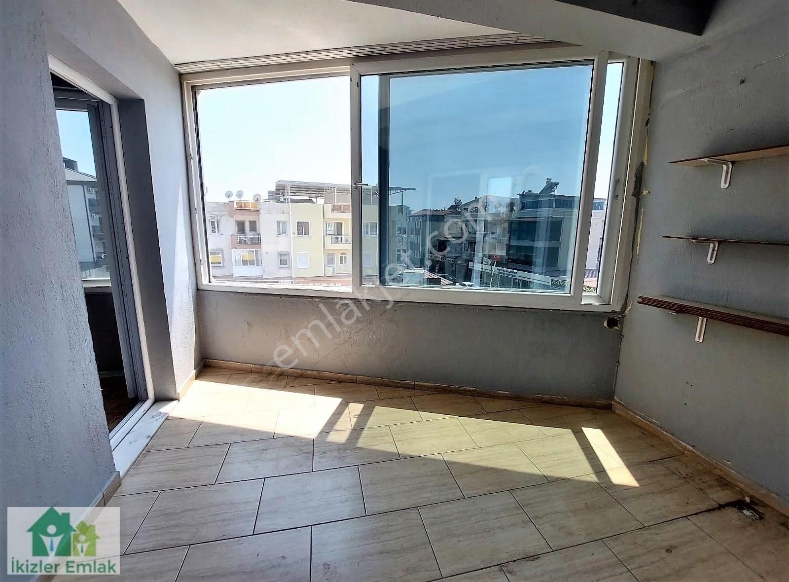 Seferihisar Ürkmez Merkez'de Satılık 2+1 Daire Ayrı Mutfak - Görsel 16