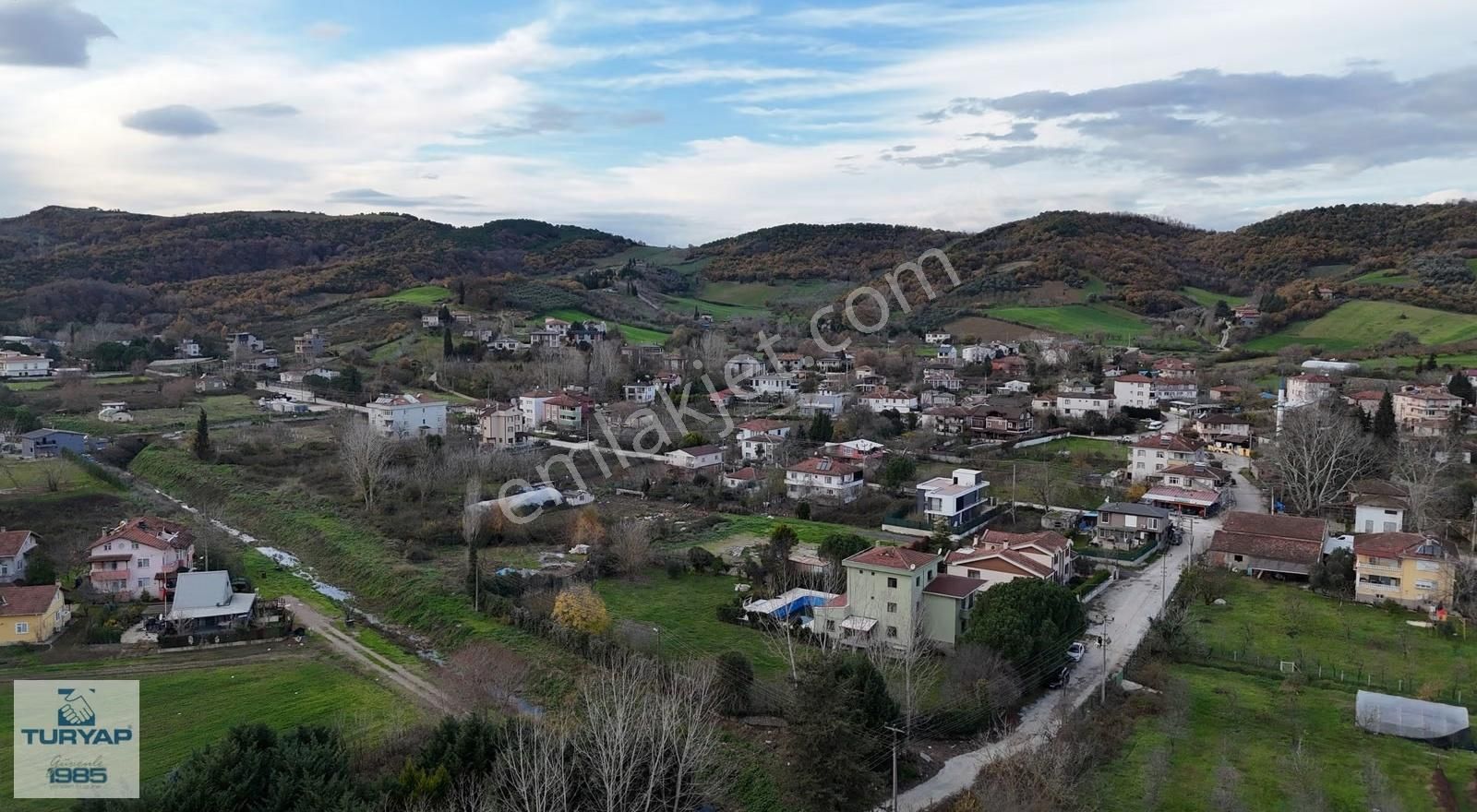 Samanlı'da 3034 M² İmarlı Arsa İçinde, Havuzlu Tripleks Villa