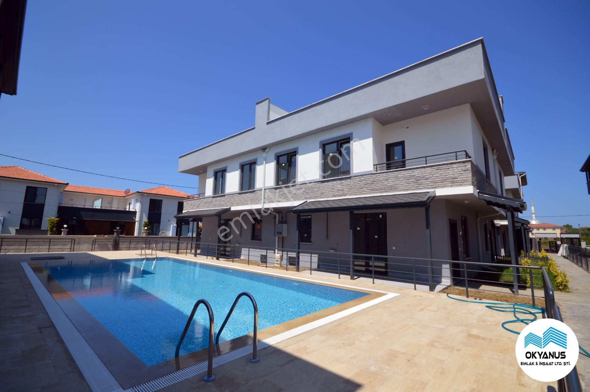 Karasu'da Geniş Teraslı Havuzlu 3+1 Satılık Villa