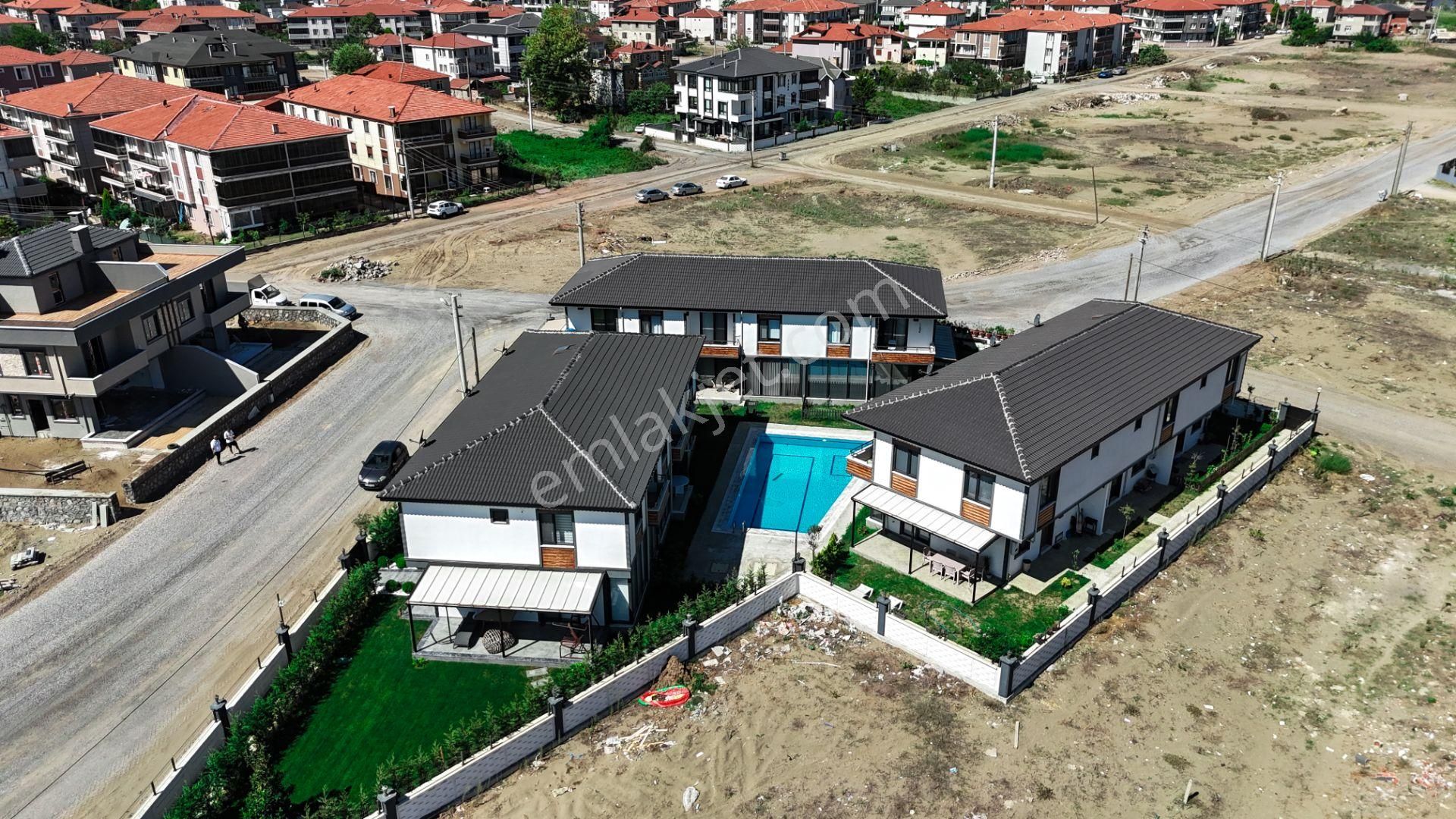 Karasu'da Denize Yürüme Mesafesinde Havuzlu 3+1 Satılık Villa - Görsel 10