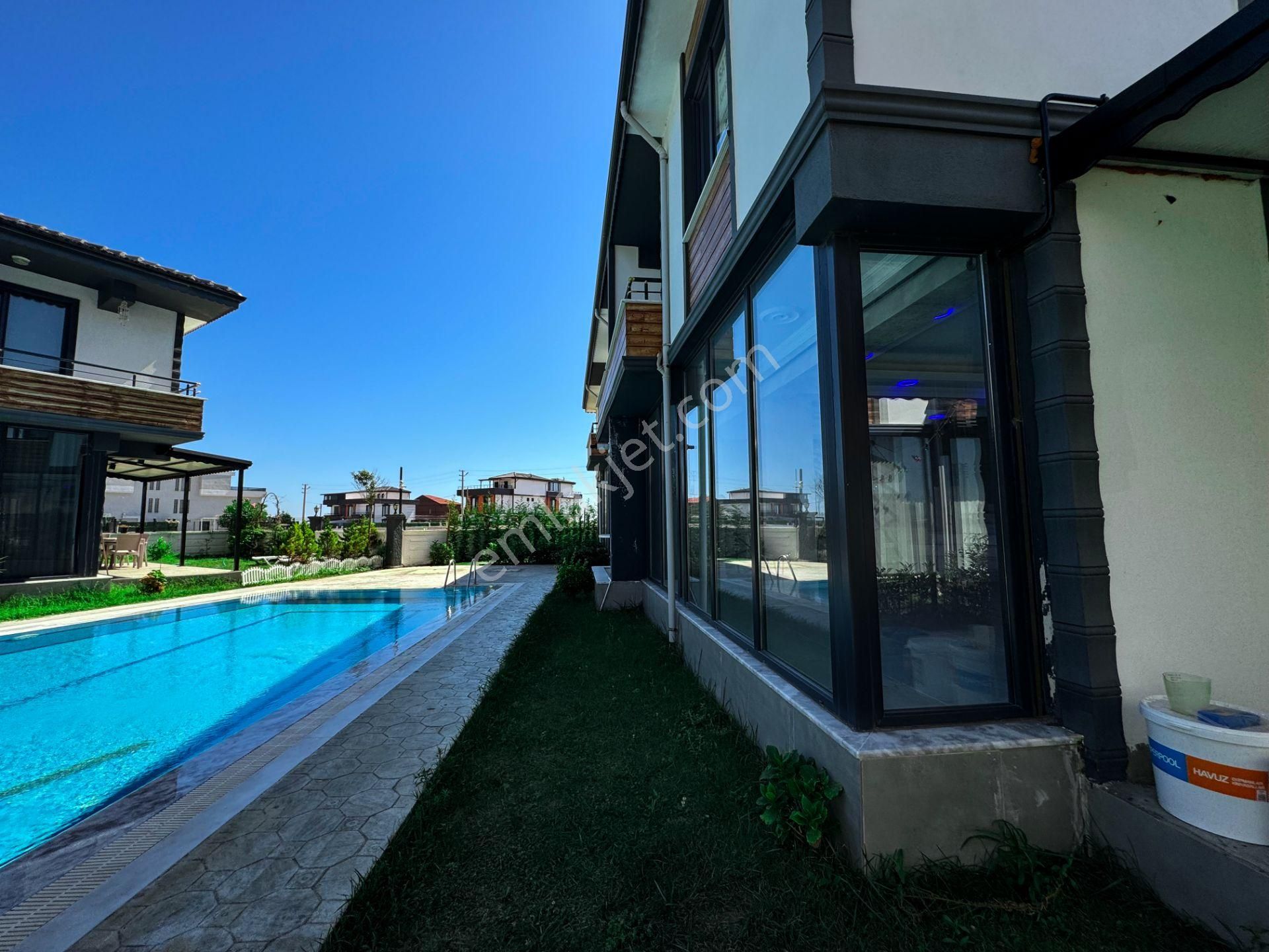 Karasu'da Denize Yürüme Mesafesinde Havuzlu 3+1 Satılık Villa - Görsel 28