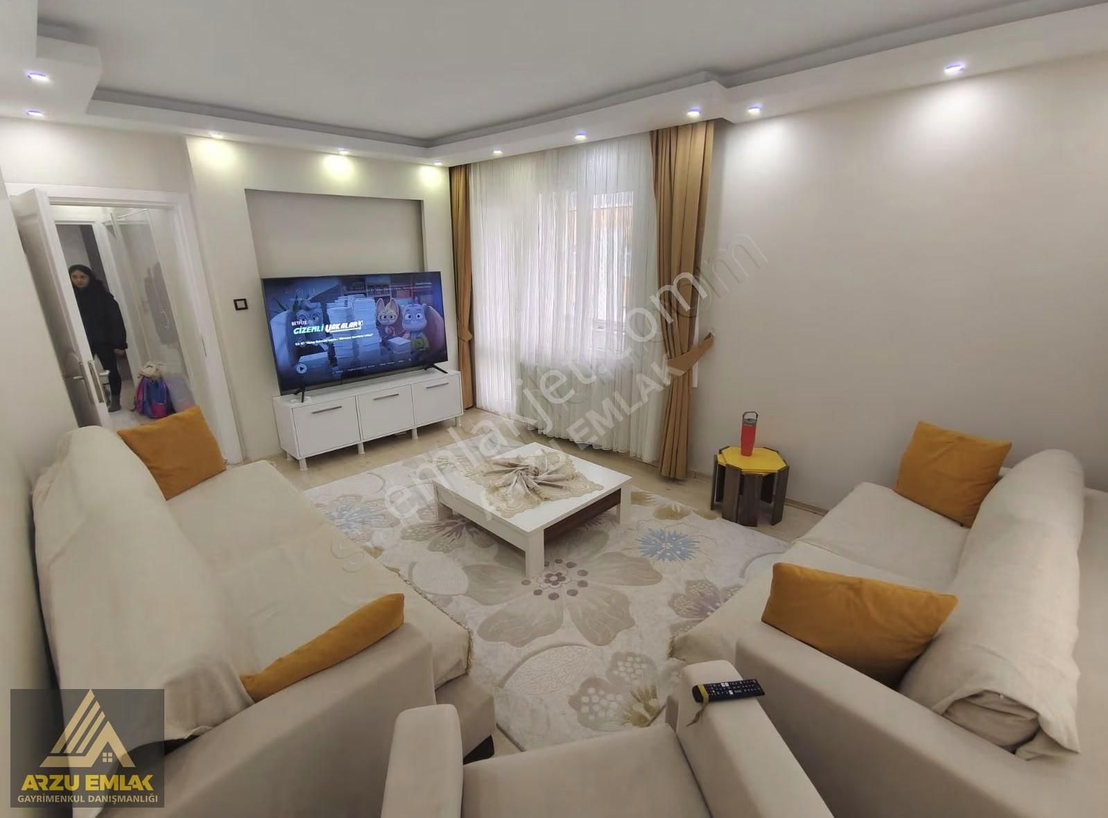 Arzu Emlaktan Zübeydehanımda Masrafsız 2+1daire Arsatapulu 22m2