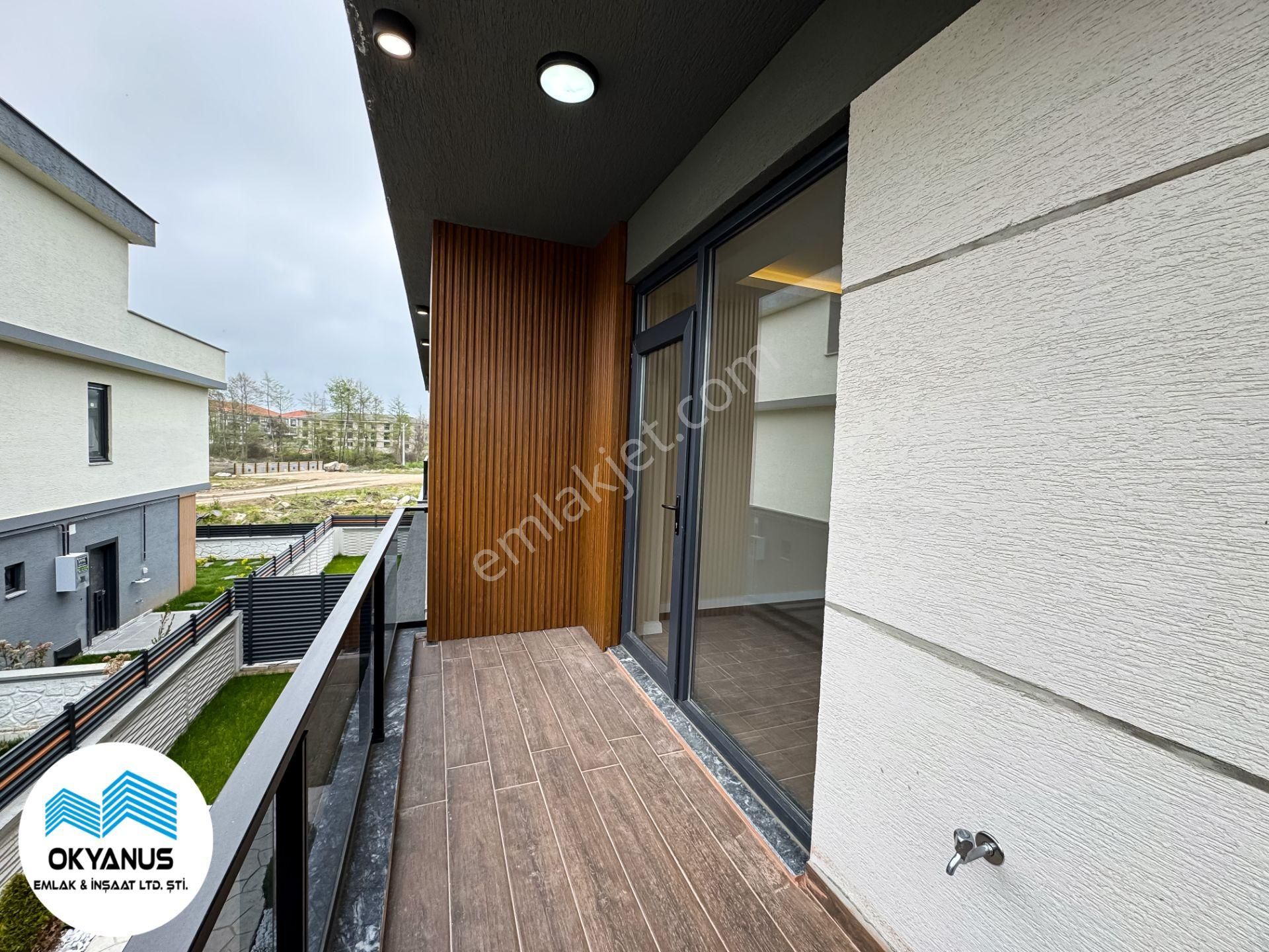 Karasu'da Özel Tasarımlı Geniş Teraslı 3+1 Satılık Villa - Görsel 16