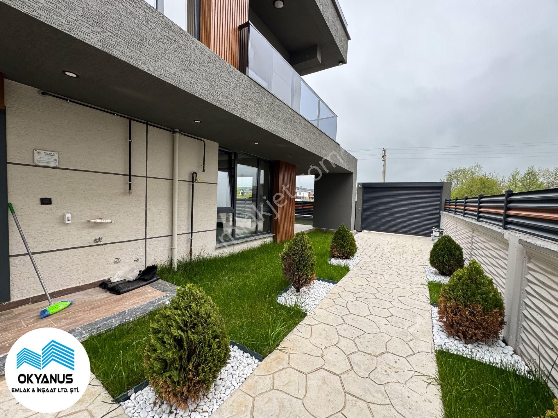 Karasu'da Özel Tasarımlı Geniş Teraslı 3+1 Satılık Villa - Görsel 8