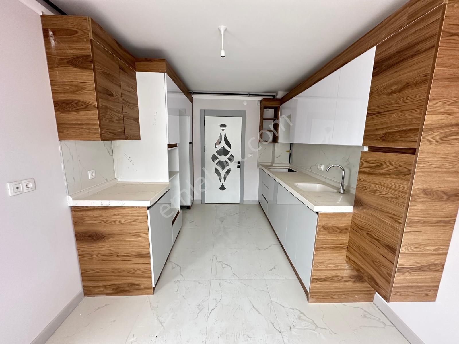 Yenikent Mustafa Kemal Mh.de 3+1 Katta Lüx Yapılı Satılık Daire