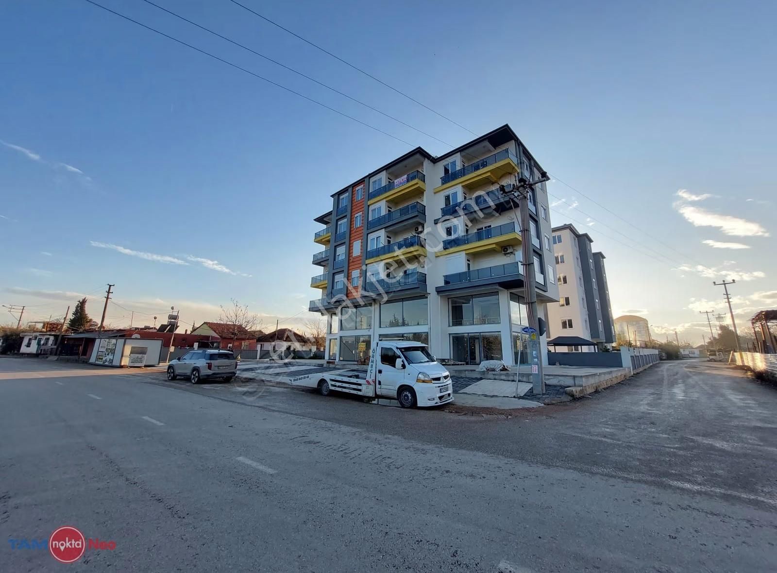 Havuzlu Güvenlikli Yol Üzeri Sıfır Mesken - Görsel 9