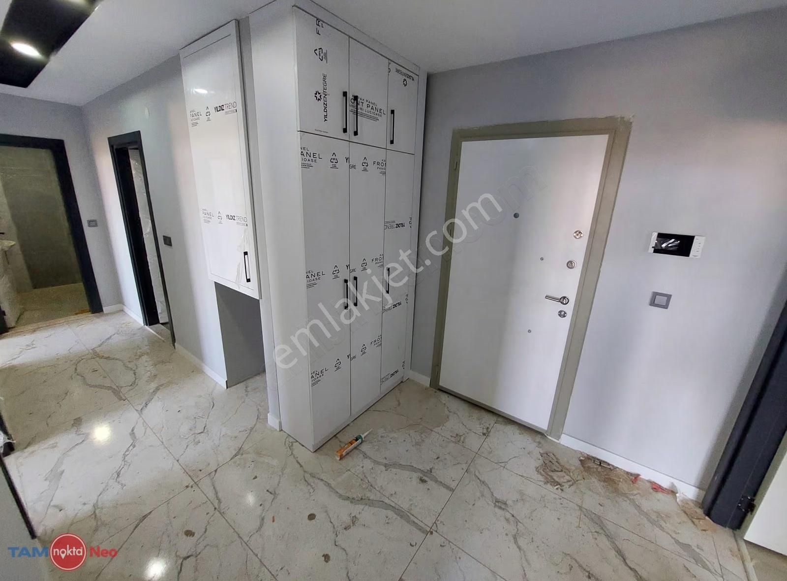 Havuzlu Güvenlikli Yol Üzeri Sıfır Mesken - Görsel 18