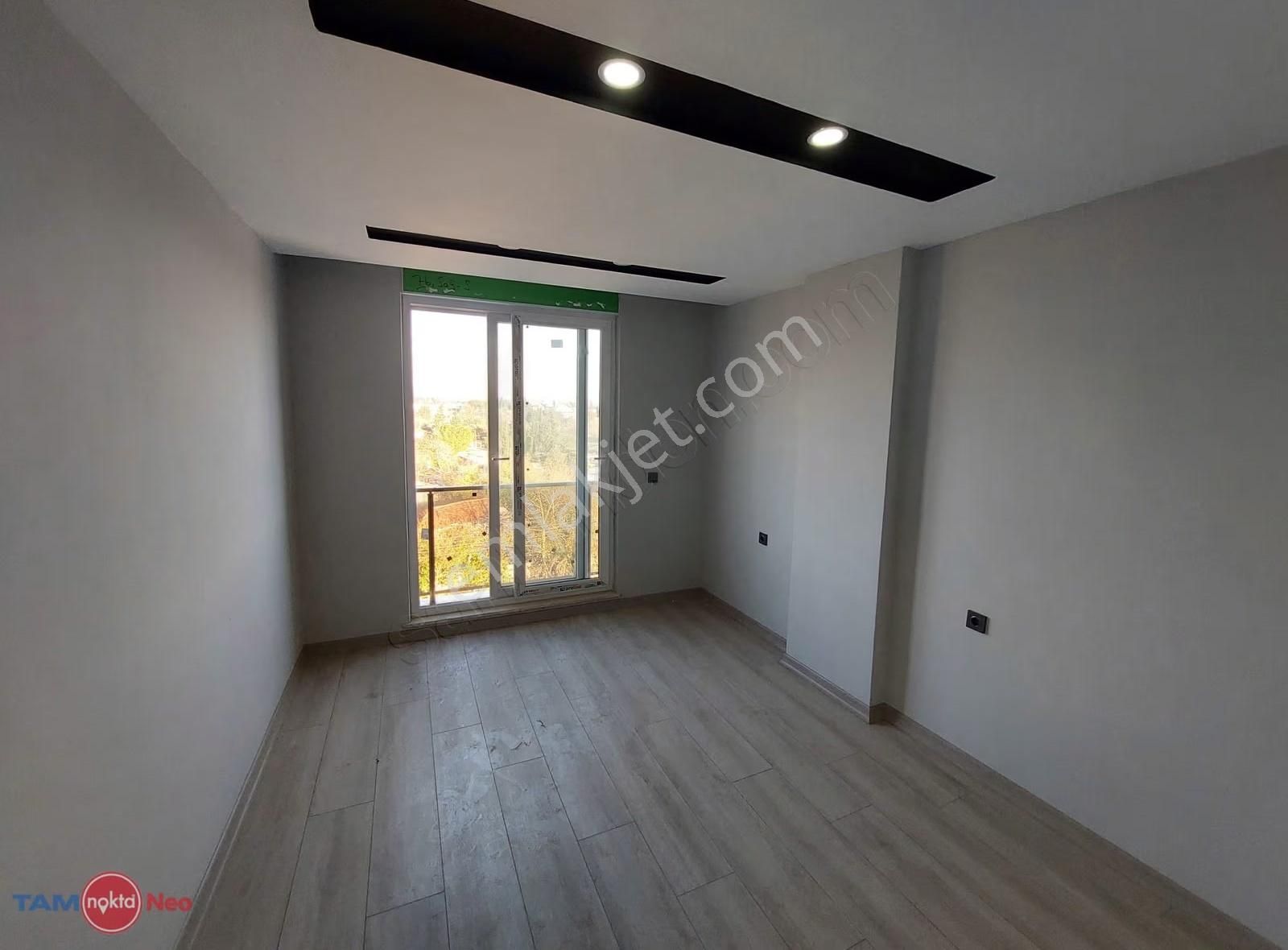 Havuzlu Güvenlikli Yol Üzeri Sıfır Mesken - Görsel 17