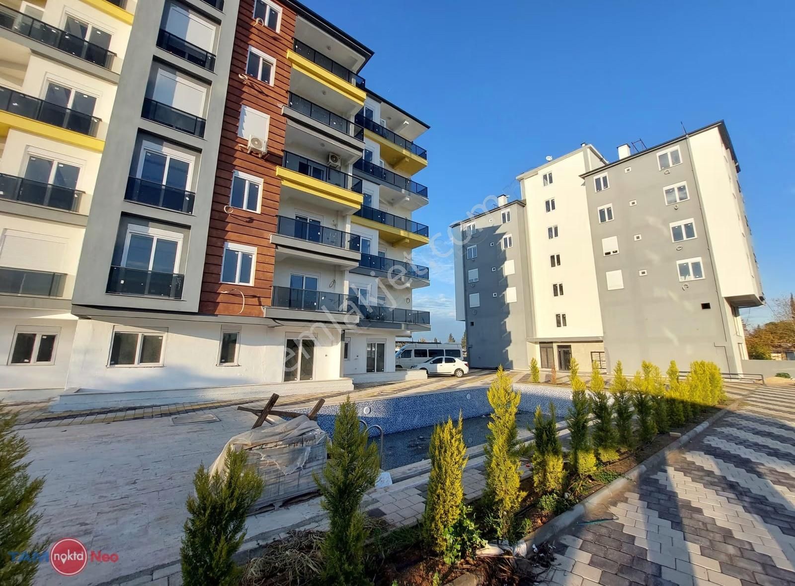 Havuzlu Güvenlikli Yol Üzeri Sıfır Mesken - Görsel 2