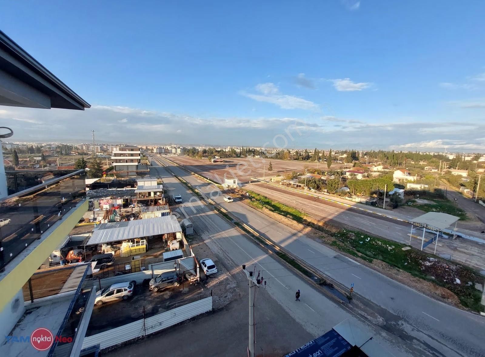 Havuzlu Güvenlikli Yol Üzeri Sıfır Mesken - Görsel 16