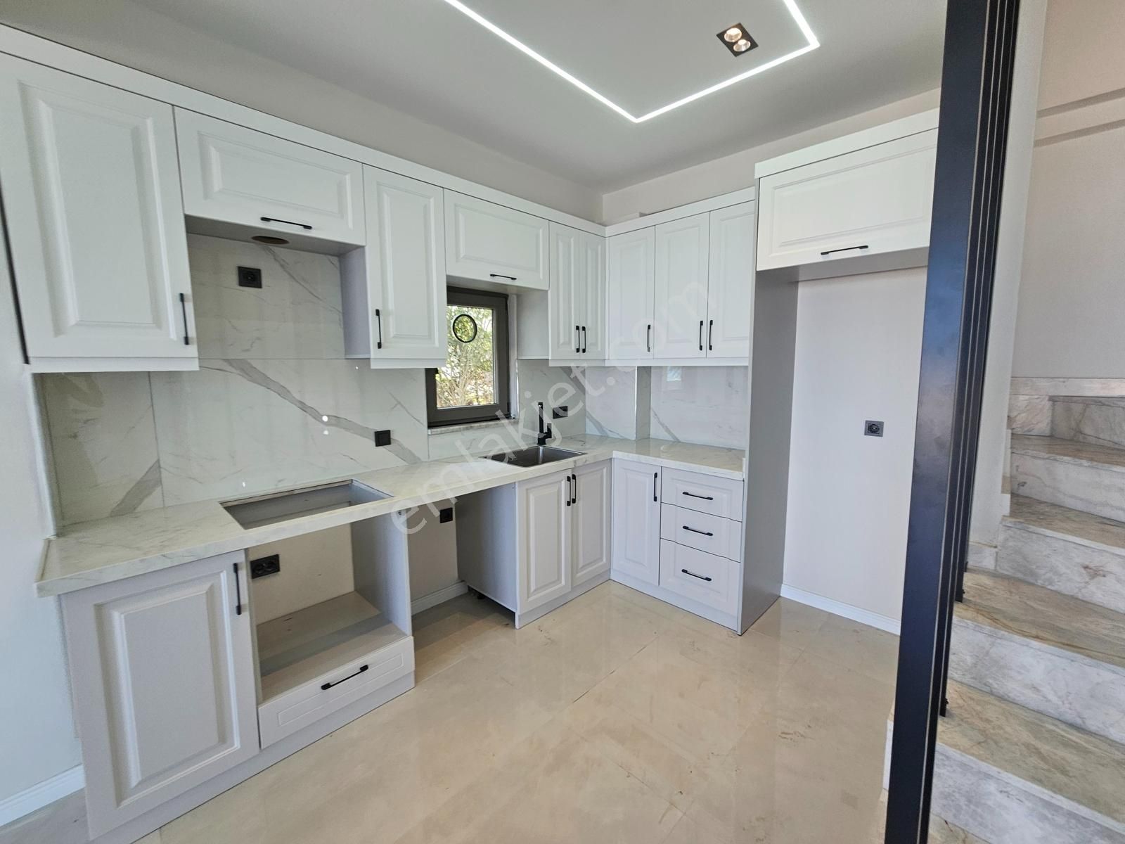 Kocaali Sakarya'da Deniz'den 4+1 Denize Sıfır,köşe Parsel , Havuzlu Lüks Villa - Görsel 9