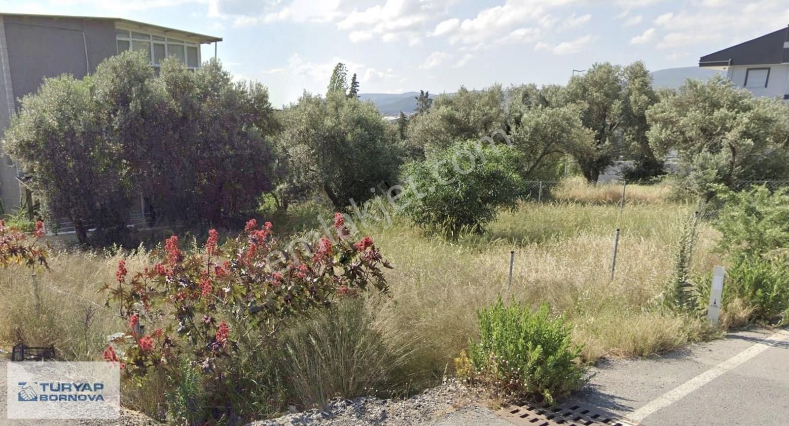 Urla Gülbahçe'de Cadde Üstü Satılık 358 M2 Müstakil Arsa - Görsel 2