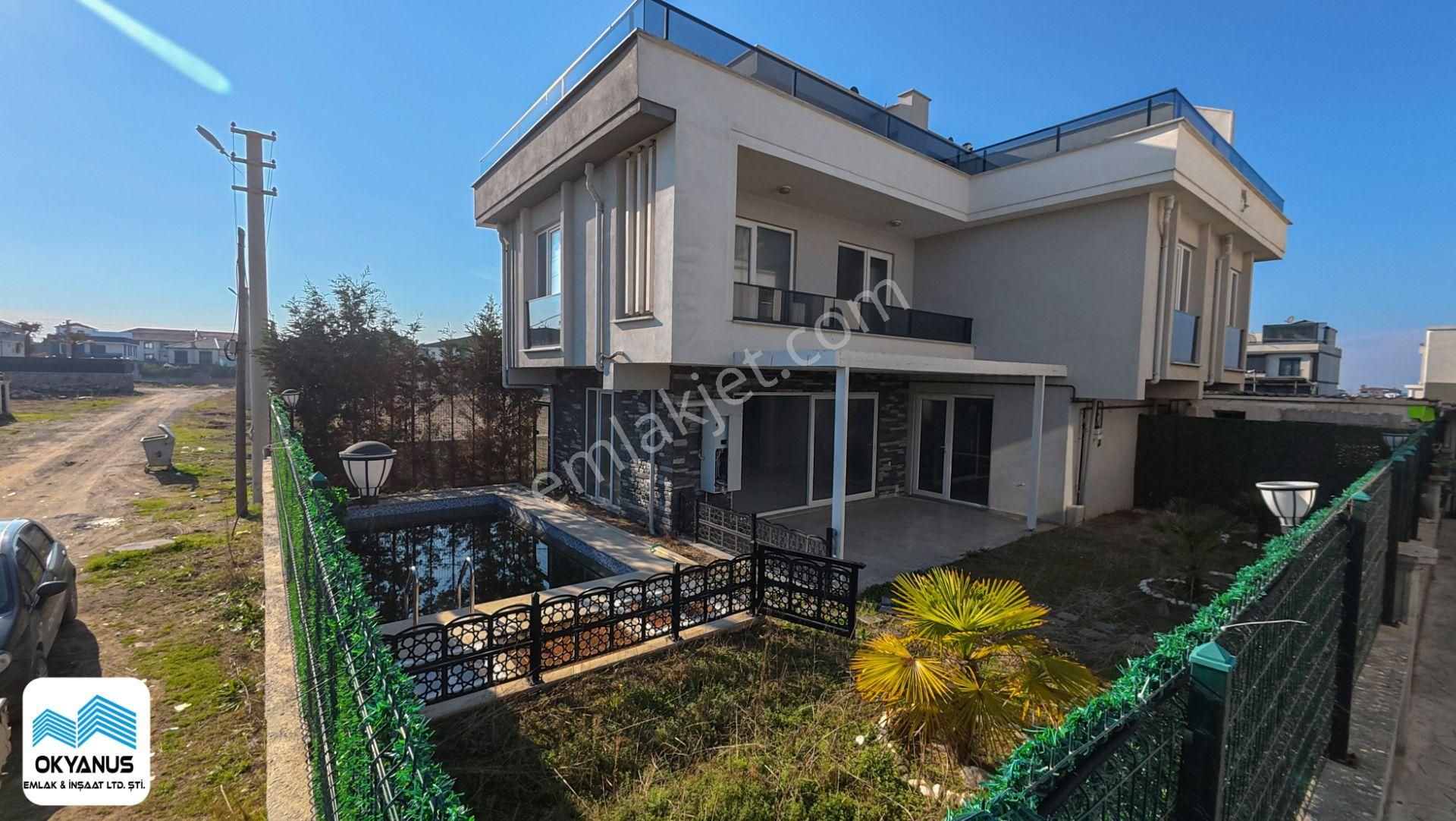 Karasu'da Deniz Manzaralı Teraslı Havuzlu Satılık 3+1 Villa - Görsel 2