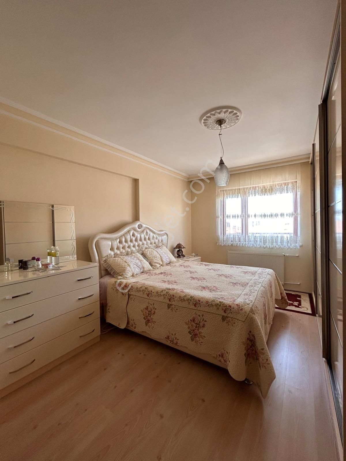 Karapürçek'te Geniş Mutfaklı Ebeveyn Banyolu Katta 3+1 Satılık Daire - Görsel 13