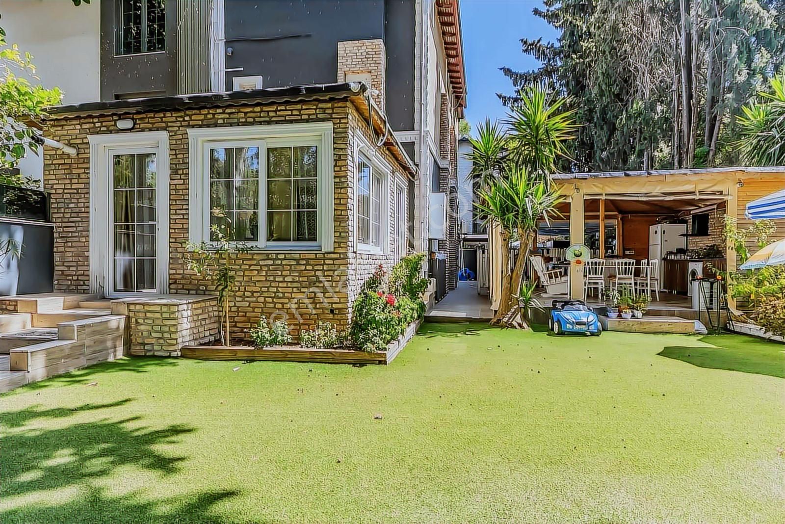 Barınaklarda Muhteşem Lokasyonda Müstakil Satılık Triplex Villa - Görsel 13