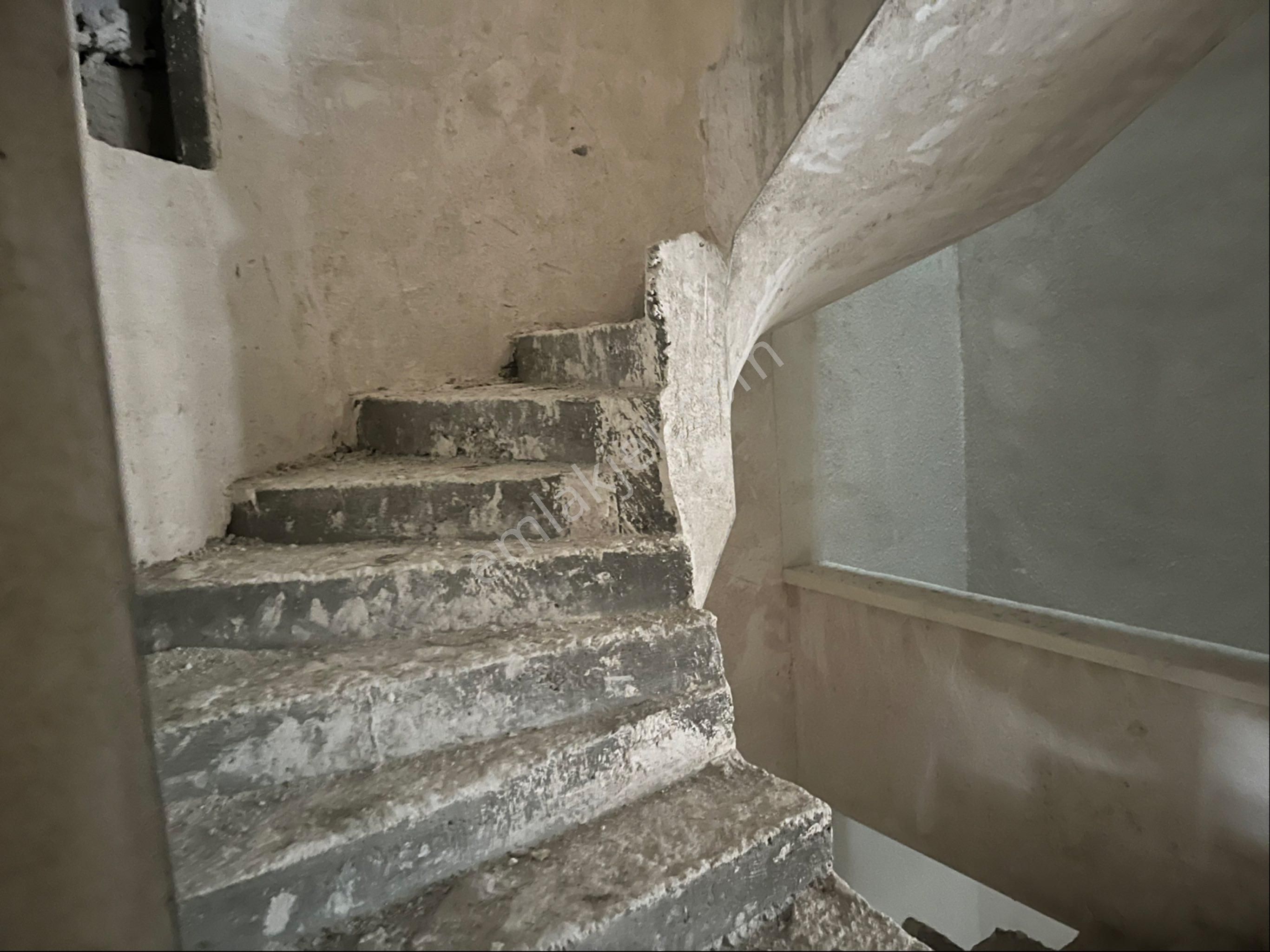 Hüseyingazi Göbek Yakını Asansörlü Otoparklı Sıfır Daire - Görsel 7