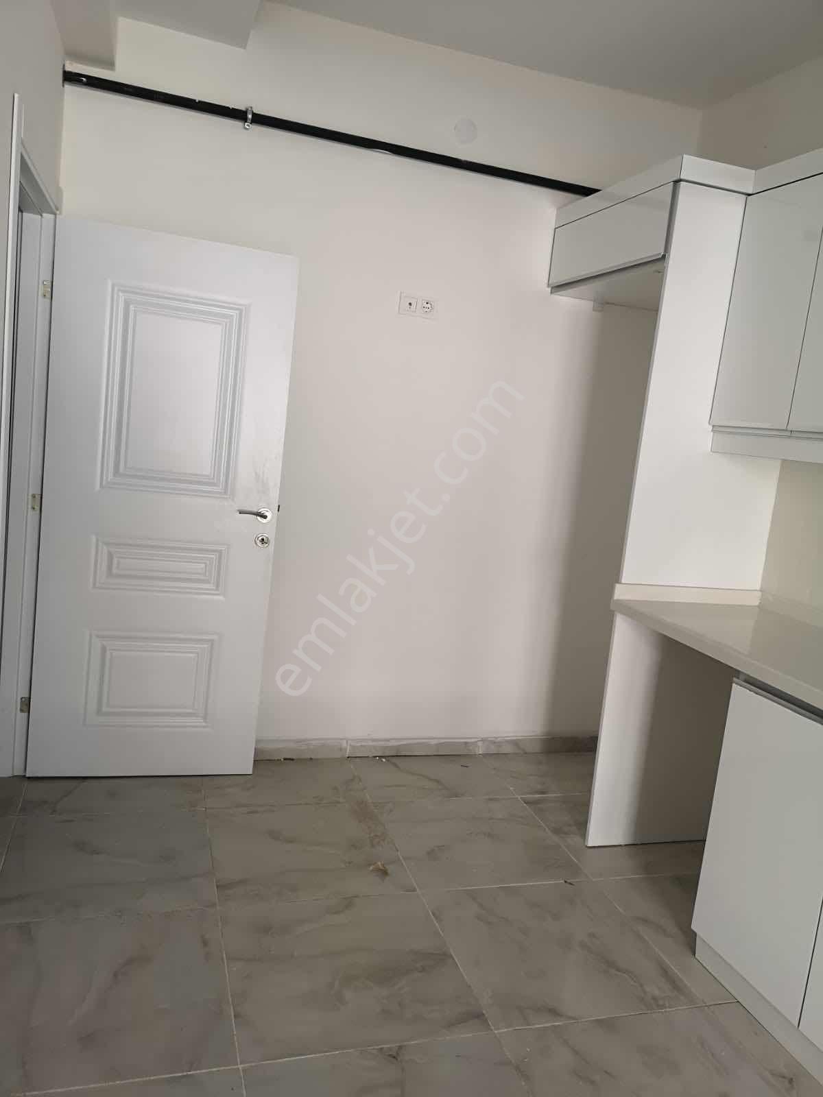 Cumhuriyet Mahallesinde Butik Sitede Satılık 2+1 Daire !! - Görsel 5