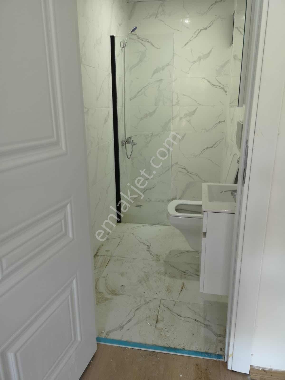 Cumhuriyet Mahallesinde Butik Sitede Satılık 2+1 Daire !! - Görsel 25