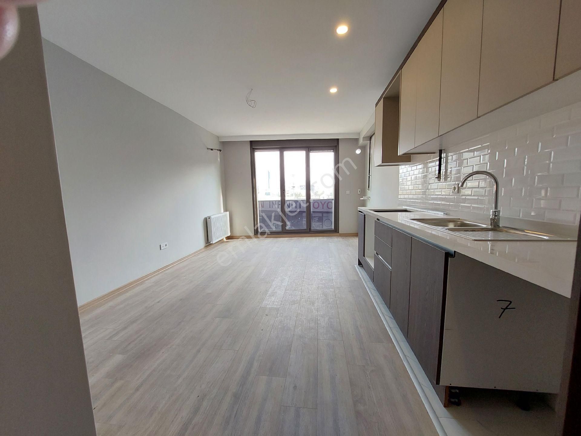 Maltepe Küçükyalı Da E_5 Cephe Harika Konumda 2+1 Birinci Sınıf İşçilik - Görsel 16