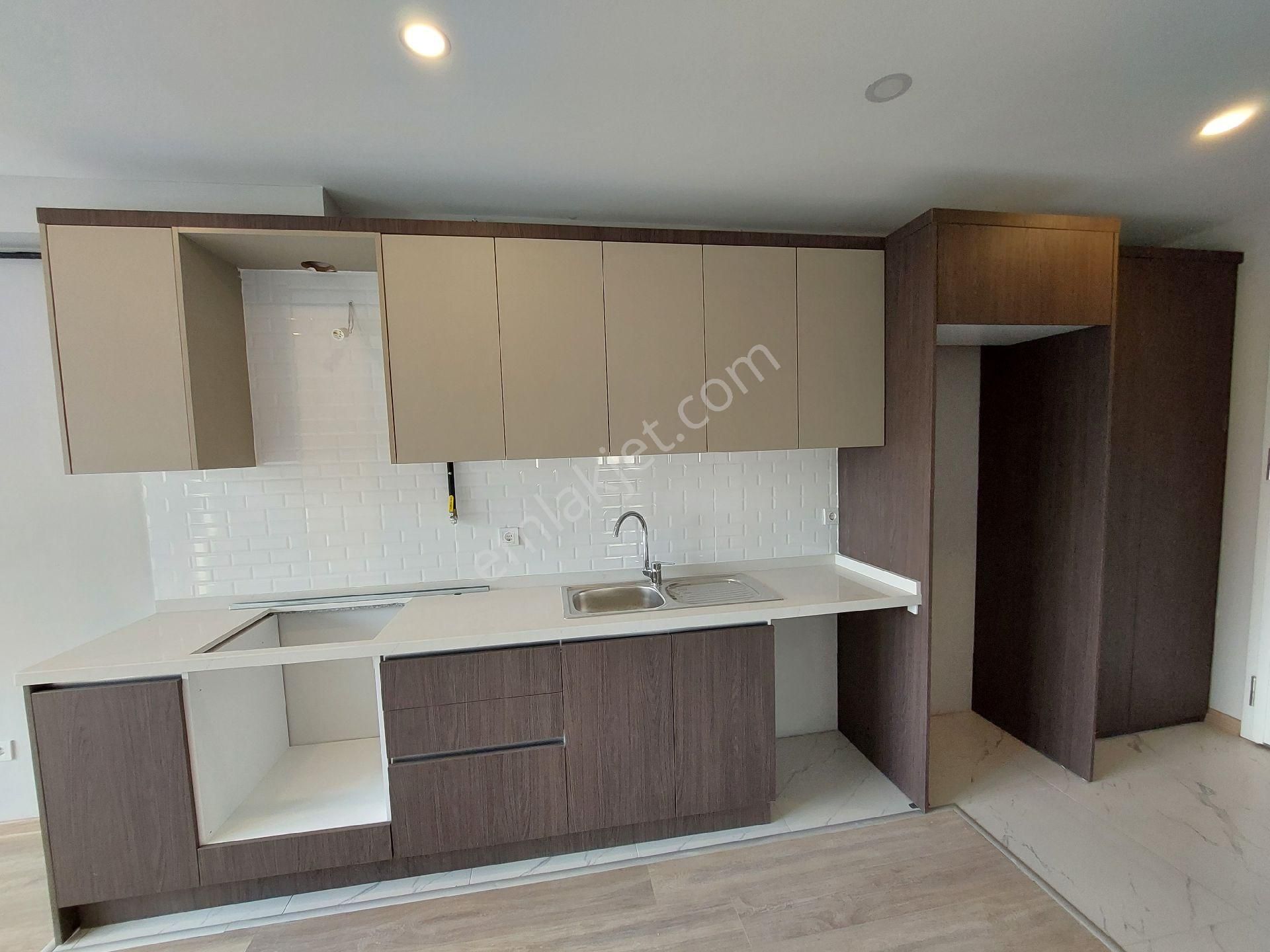 Maltepe Küçükyalı Da E_5 Cephe Harika Konumda 2+1 Birinci Sınıf İşçilik - Görsel 15