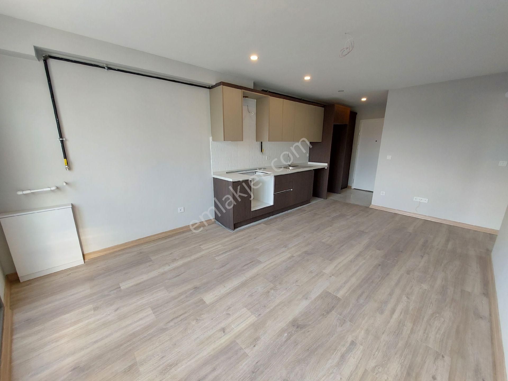 Maltepe Küçükyalı Da E_5 Cephe Harika Konumda 2+1 Birinci Sınıf İşçilik - Görsel 12