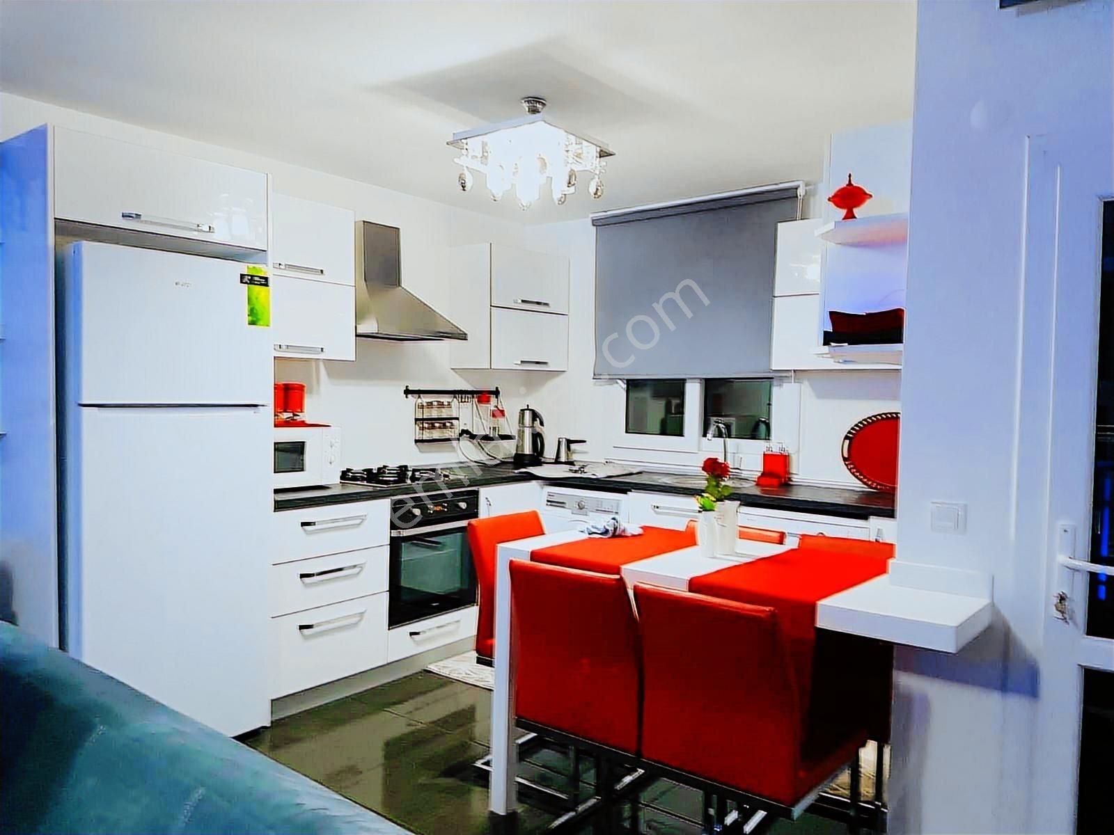 Kuşadasında Güvenlikli Havuzlu Sitede Bahçeli Boş Geniş 2+1 - Görsel 33